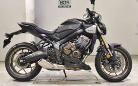 HONDA CB650R E-Clutch 2024 RH17