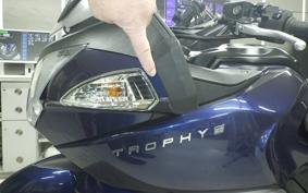 TRIUMPH TROPHY 1215 SE 2016