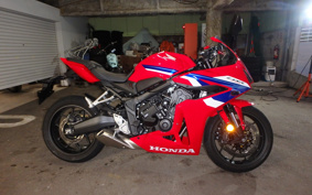 HONDA CBR650R E-Clutch 2025 RH17