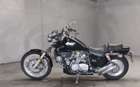 HONDA MAGNA 750 RC81