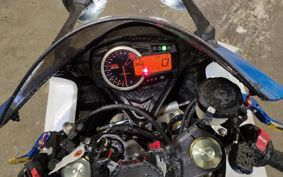 SUZUKI GSX-R750 C4111