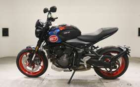 TRIUMPH TRIDENT 660 2025