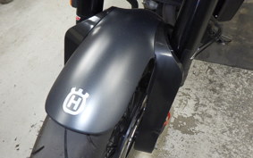 HUSQVARNA SVARTPILEN 401 2021
