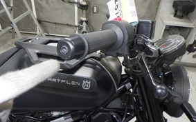 HUSQVARNA SVARTPILEN 125