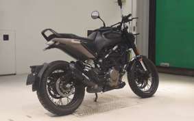 HUSQVARNA SVARTPILEN 125