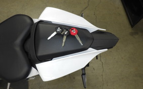 YAMAHA YZF-R7 2023 RM39J