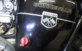TRIUMPH BONNEVILLE 2004