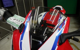 HONDA CBR1000RR SPECIAL EDITION 2015 SC59