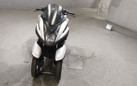 YAMAHA TRICITY 125 SE82J