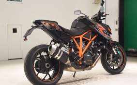 KTM 1290 SUPER DUKE R 2015