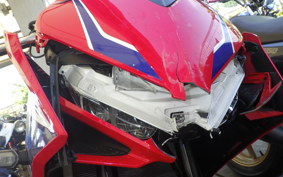 HONDA CBR650R E-Clutch 2025 RH17