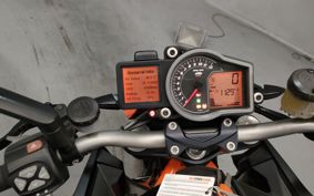 KTM 1290 SUPER DUKE R 2015 V3940