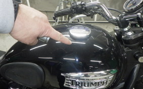 TRIUMPH BONNEVILLE T100 2012
