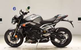TRIUMPH STREET TRIPLE RS 2025