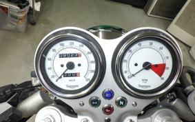 TRIUMPH THRUXTON 900 2004