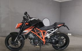 KTM 1290 SUPER  DUKE R 2015 V3940