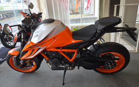 KTM 1290 SUPER DUKE R EVO V3940