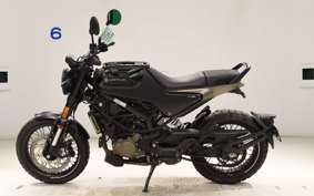 HUSQVARNA SVARTPILEN 125