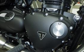 TRIUMPH BONNEVILLE BOBBER 2023