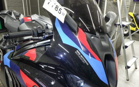 BMW M1000RR 2025