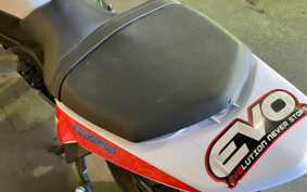 SUZUKI GSR750 2011 C5111