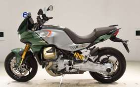 MOTO GUZZI V100マンディロS 2023