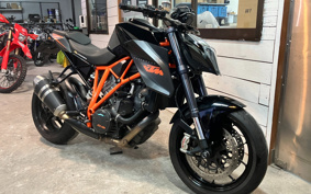 KTM 1290 SUPER DUKE R 2015 V3940