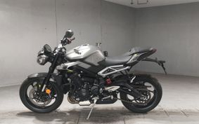 TRIUMPH STREET TRIPLE R 2023 HDA604