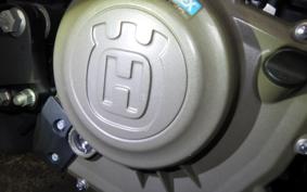 HUSQVARNA SVARTPILEN 401 2023