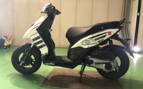 APRILIA SR125