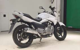 SUZUKI GSR250