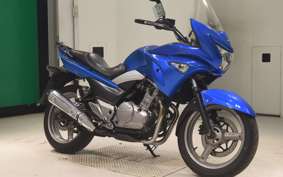 SUZUKI GSR250S