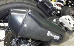 HUSQVARNA SVARTPILEN 401 2021
