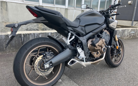 HONDA CB650R E-Clutch 2024 RH17