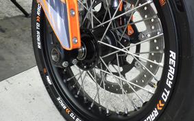KTM 690 SMC R 2025