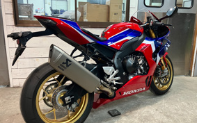 HONDA CBR1000RR-R FB SP 2023 SC82
