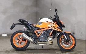 KTM 1290 SUPER  DUKE R 2022 V3940