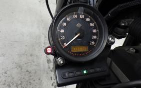 HARLEY XL883N 2013