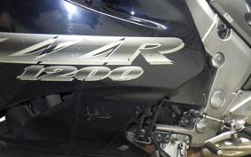 KAWASAKI ZZ1200 NINJA R 2002 ZXT20C