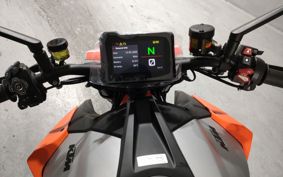 KTM 1290 SUPER  DUKE R V3940