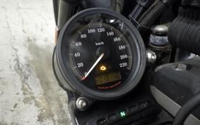 HARLEY XL883N 2013