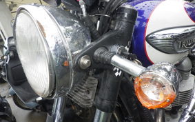 TRIUMPH BONNEVILLE T100 2003
