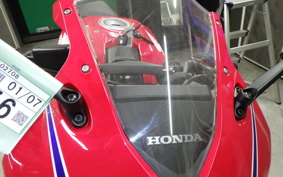 HONDA CBR650R E-Clutch 2025