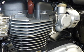 TRIUMPH BONNEVILLE T120 2025