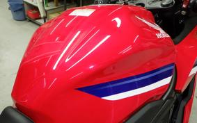 HONDA CBR650R E-Clutch 2025 RH17