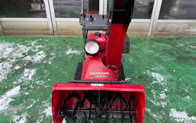 HONDA  SNOW BLOWER  MACHINE 