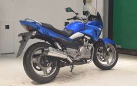 SUZUKI GSR250S