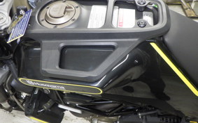 HUSQVARNA SVARTPILEN 401 2020