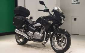 SUZUKI GSR250S