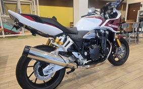 HONDA CB1300 SUPER  BOL DOR ABS 2025 SC54